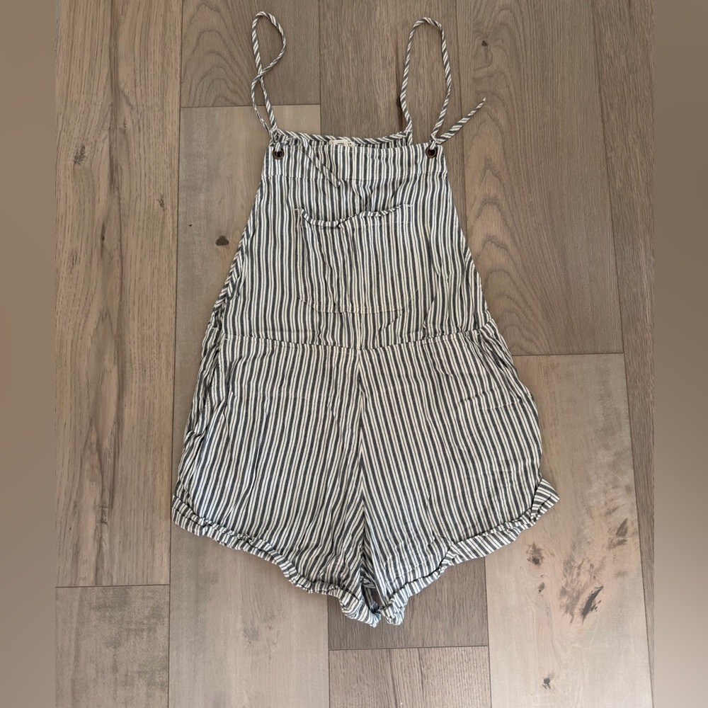Billabong wild pursuit romper/ overalls